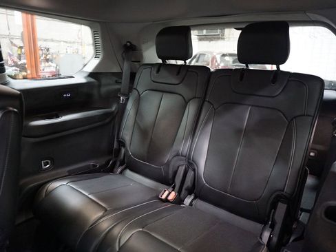 Used 2021 Jeep Grand Cherokee L Limited w/ Luxury Tech Group II image 17