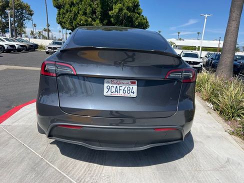 Used 2022 Tesla Model Y Long Range image 7