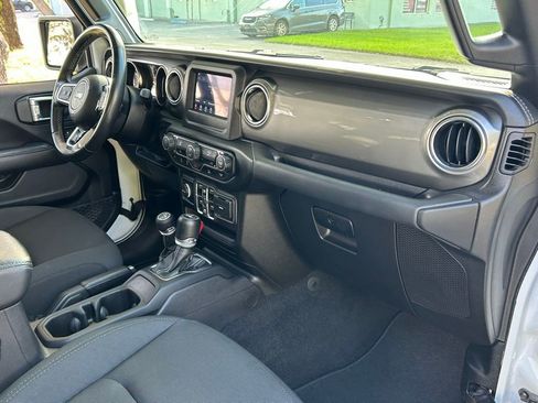 Certified 2021 Jeep Wrangler Unlimited Sahara w/ LED Lighting Group image 37