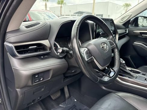Used 2022 Toyota Highlander Limited FWD image 24