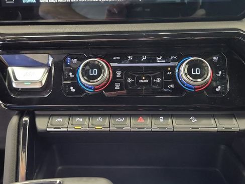 Used 2024 GMC Sierra 1500 AT4 w/ Technology Package AWD/4WD image 32