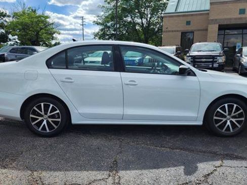 Used 2016 Volkswagen Jetta SE FWD image 4