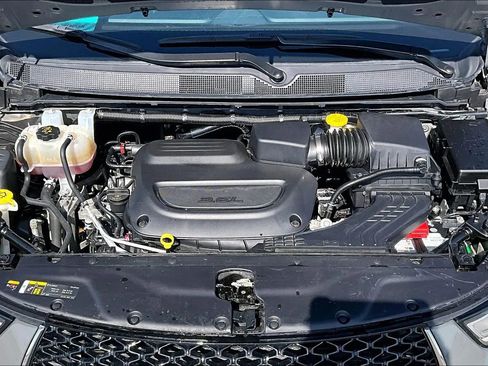 Used 2023 Chrysler Pacifica Touring-L FWD image 36