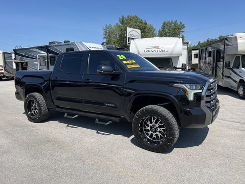 Used 2024 Toyota Tundra Platinum AWD/4WD image 2