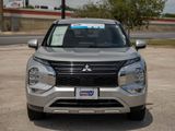 Used 2024 Mitsubishi Outlander SE image 2