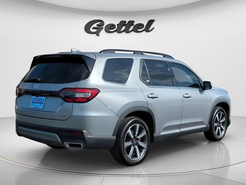 Used 2024 Honda Pilot Touring image 4