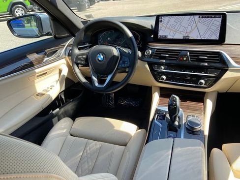 Used 2021 BMW 530i xDrive w/ Premium Package AWD/4WD image 15