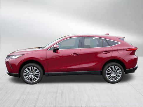 Certified 2024 Toyota Venza XLE AWD/4WD image 4