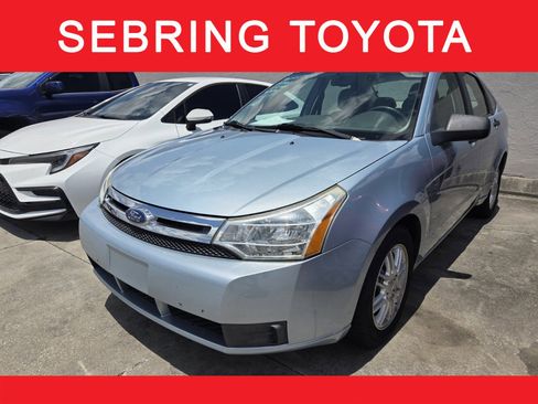 Used 2009 Ford Focus SE FWD image 1