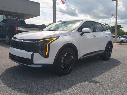 New 2026 Kia Sportage EX FWD image 8