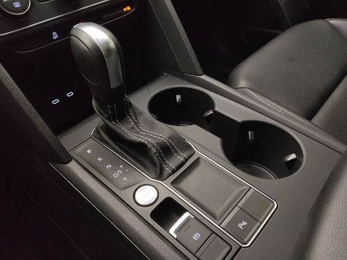 Used 2021 Volkswagen Atlas Cross Sport SE image 26