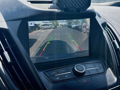 Used 2017 Ford Escape SE w/ Equipment Group 201A AWD/4WD image 18