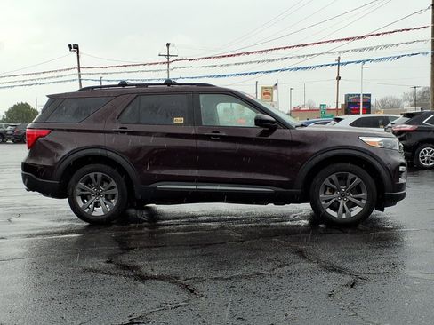 Certified 2022 Ford Explorer XLT w/ Equipment Group 202A AWD/4WD image 3