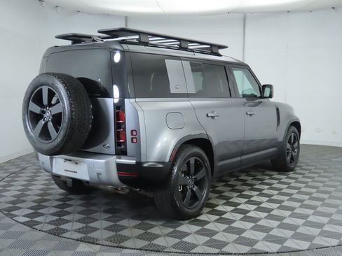 Used 2022 Land Rover Defender 110 SE image 5