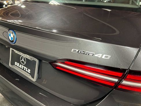Used 2025 BMW i5 eDrive40i RWD image 15