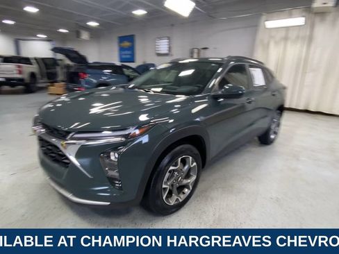 Used 2025 Chevrolet Trax LT FWD image 5