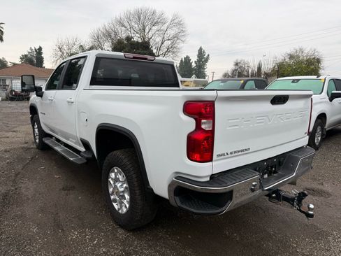 Used 2024 Chevrolet Silverado 2500 LT image 3
