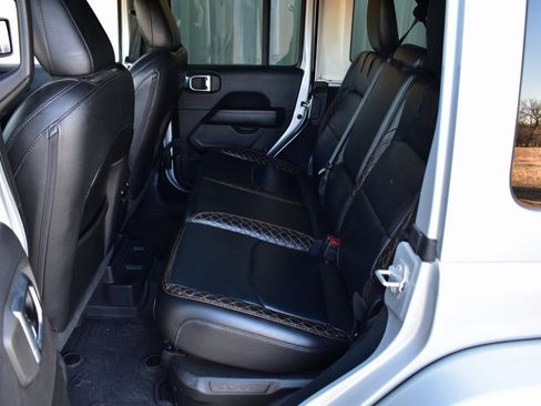 Used 2022 Jeep Wrangler Unlimited Sahara image 21