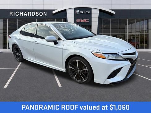 Used 2020 Toyota Camry XSE FWD image 2