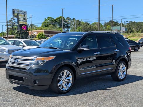 Used 2013 Ford Explorer XLT image 1