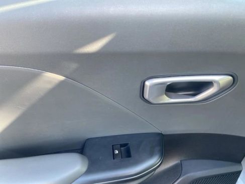 Used 2025 Kia K4 FWD image 25