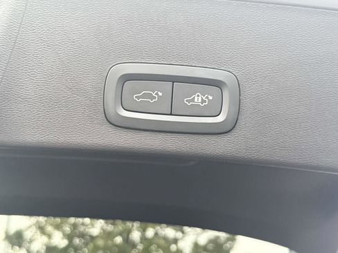 Certified 2024 Volvo XC40 B5 Plus w/ Protection Package Premier image 26