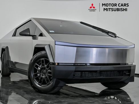 Used 2024 Tesla Cybertruck AWD Crew Cab image 1