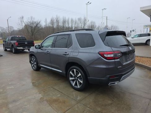 New 2025 Honda Pilot Touring image 3