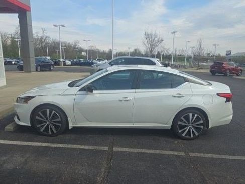 Used 2021 Nissan Altima 2.5 SR w/ SR Premium Package AWD/4WD image 3