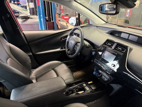 Used 2019 Toyota Prius XLE w/ Advanced Technology Package AWD/4WD image 5