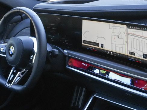 Certified 2024 BMW 740i RWD image 8