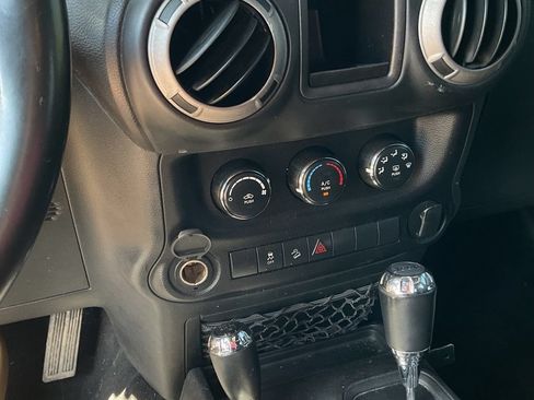 Used 2016 Jeep Wrangler Sport w/ Quick Order Package 24S AWD/4WD image 16