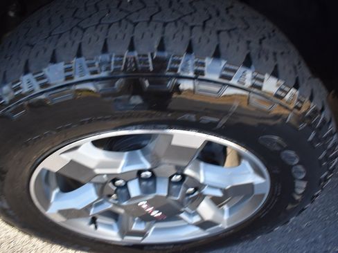 Used 2025 GMC Sierra 2500 SLT w/ SLT Premium Package image 11