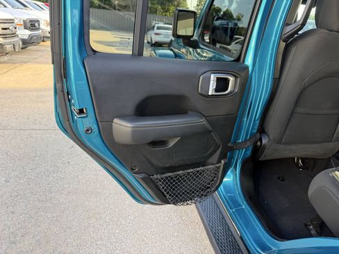 Used 2020 Jeep Wrangler Unlimited Sahara AWD/4WD image 14