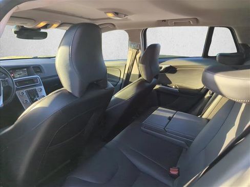 Used 2018 Volvo V60 T5 Cross Country w/ Convenience Package image 16