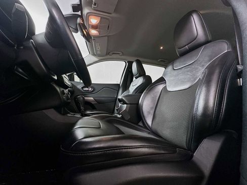 Used 2021 Jeep Cherokee Latitude Plus image 18