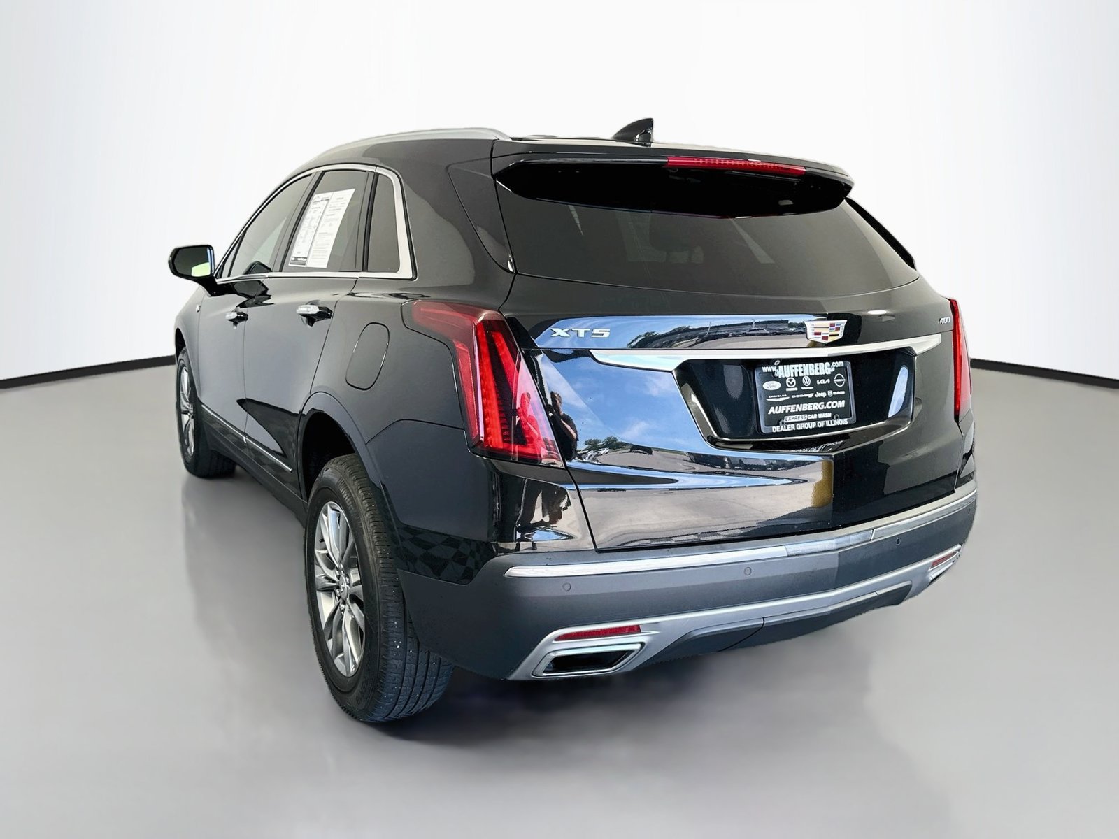 Used 2021 Cadillac XT5 Premium Luxury w/ LPO, Floor Liner Package FWD image 5