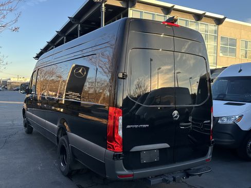 Used 2024 Mercedes-Benz Sprinter 4500 image 3