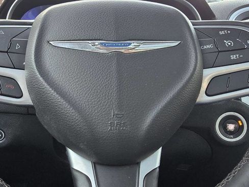 Used 2017 Chrysler 300 C image 31