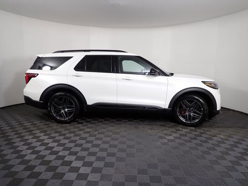 Used 2025 Ford Explorer ST image 22