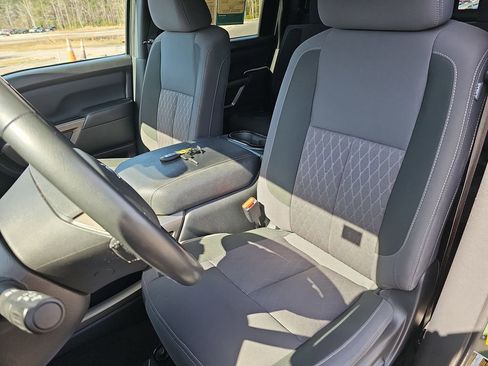 Used 2024 Nissan Titan SV w/ SV Bronze Edition Package image 18