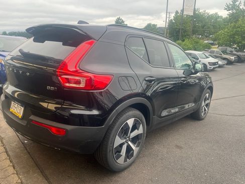 Used 2023 Volvo XC40 B5 Plus w/ Driver Assist Package AWD/4WD image 7