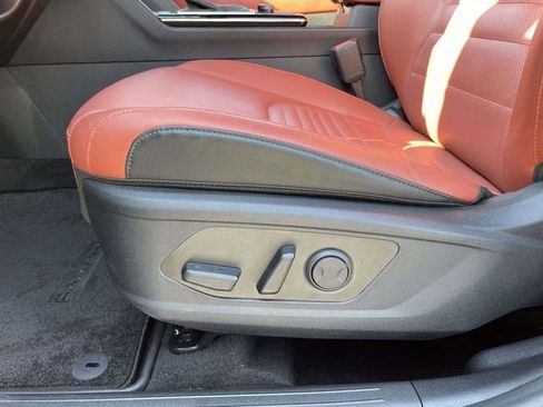 Used 2025 Kia Sportage SX image 21