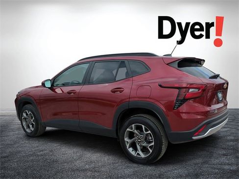 Certified 2025 Chevrolet Trax LT image 6