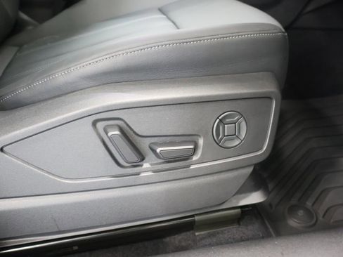 Used 2025 Audi Q5 Premium Plus w/ Premium Plus AWD/4WD image 22