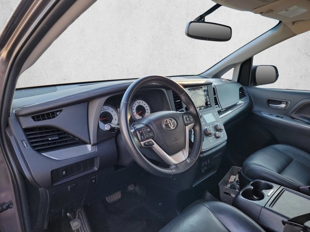 Used 2015 Toyota Sienna SE FWD image 10