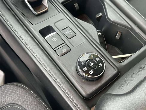 Certified 2024 Nissan Pathfinder S image 28