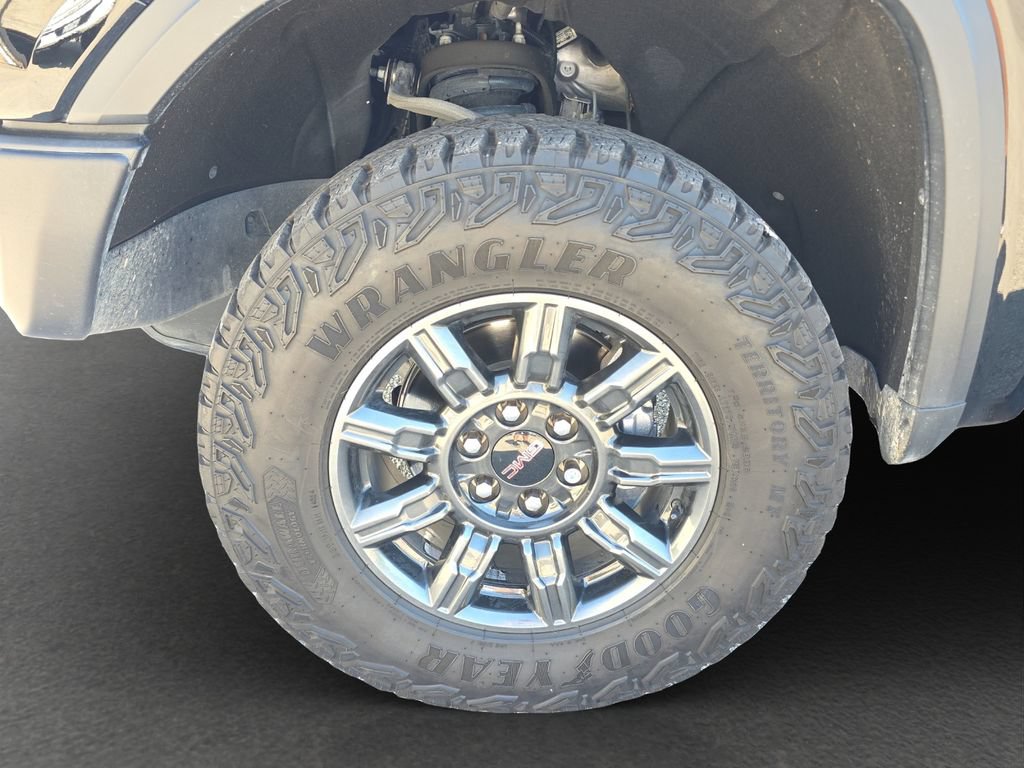 Used 2025 GMC Sierra 1500 AT4X AWD/4WD image 4