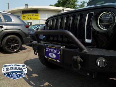 Used 2019 Jeep Wrangler Unlimited Sahara AWD/4WD image 7