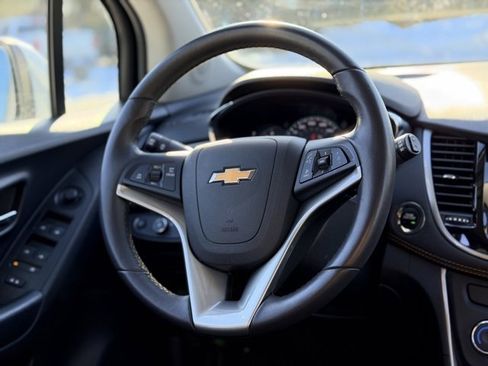 Certified 2022 Chevrolet Trax LT w/ Sport Edition image 21